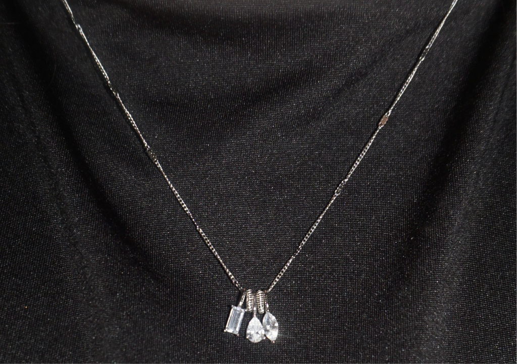 CRYSTAL NOIR NECKLACE