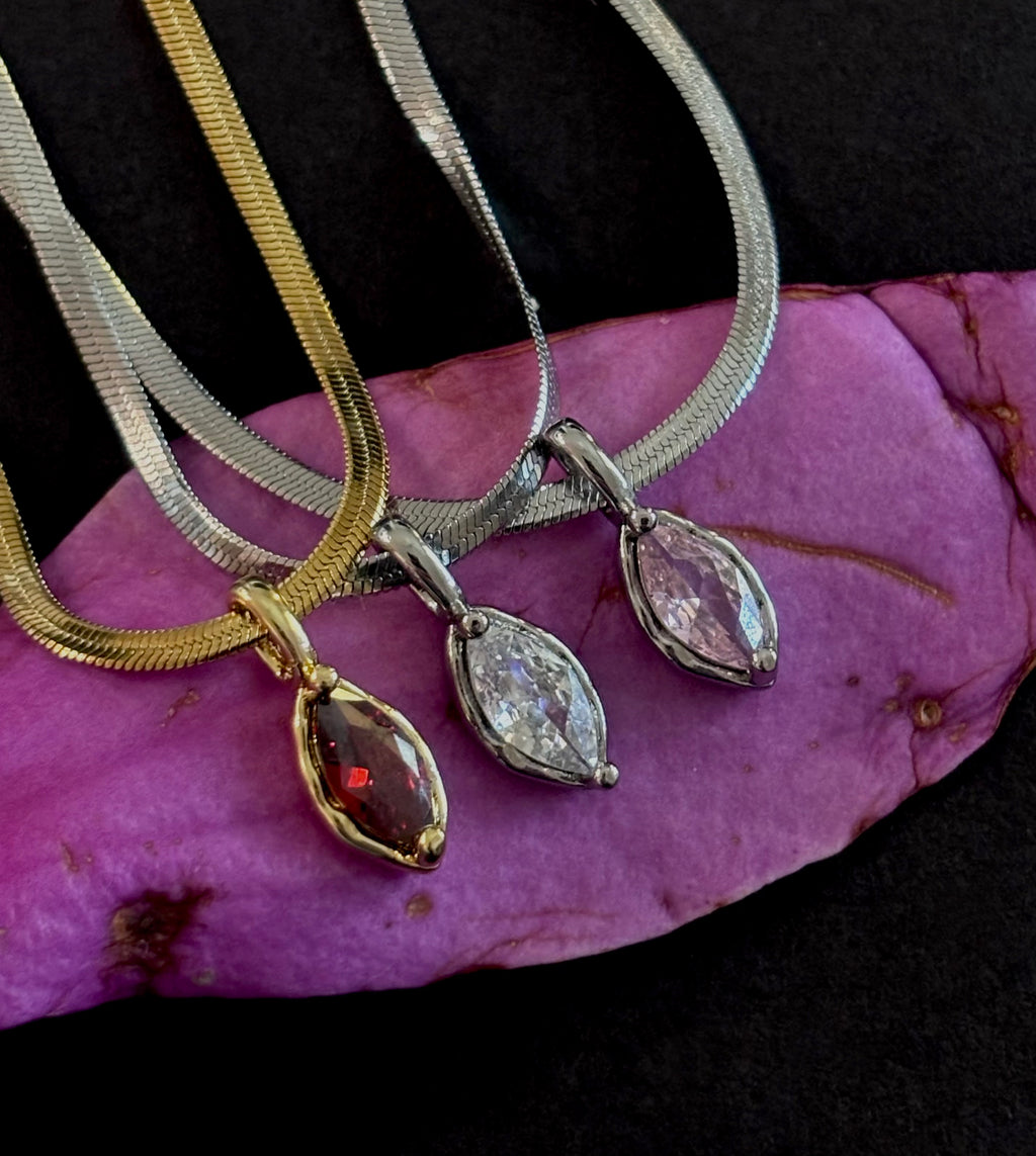 MESMERIZED NECKLACE