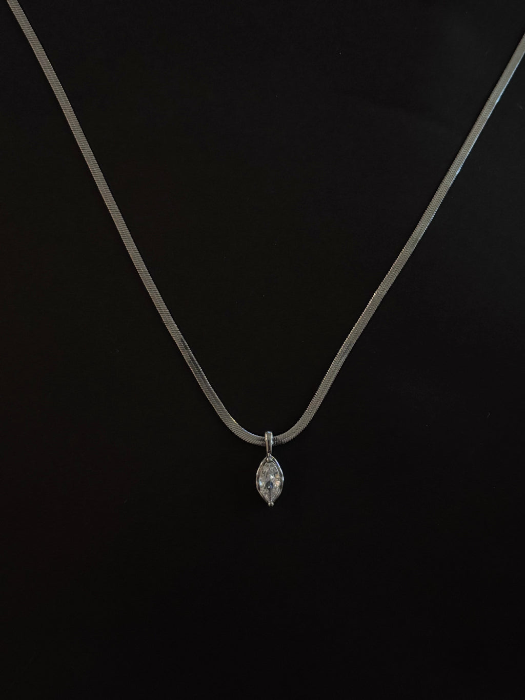 MESMERIZED NECKLACE